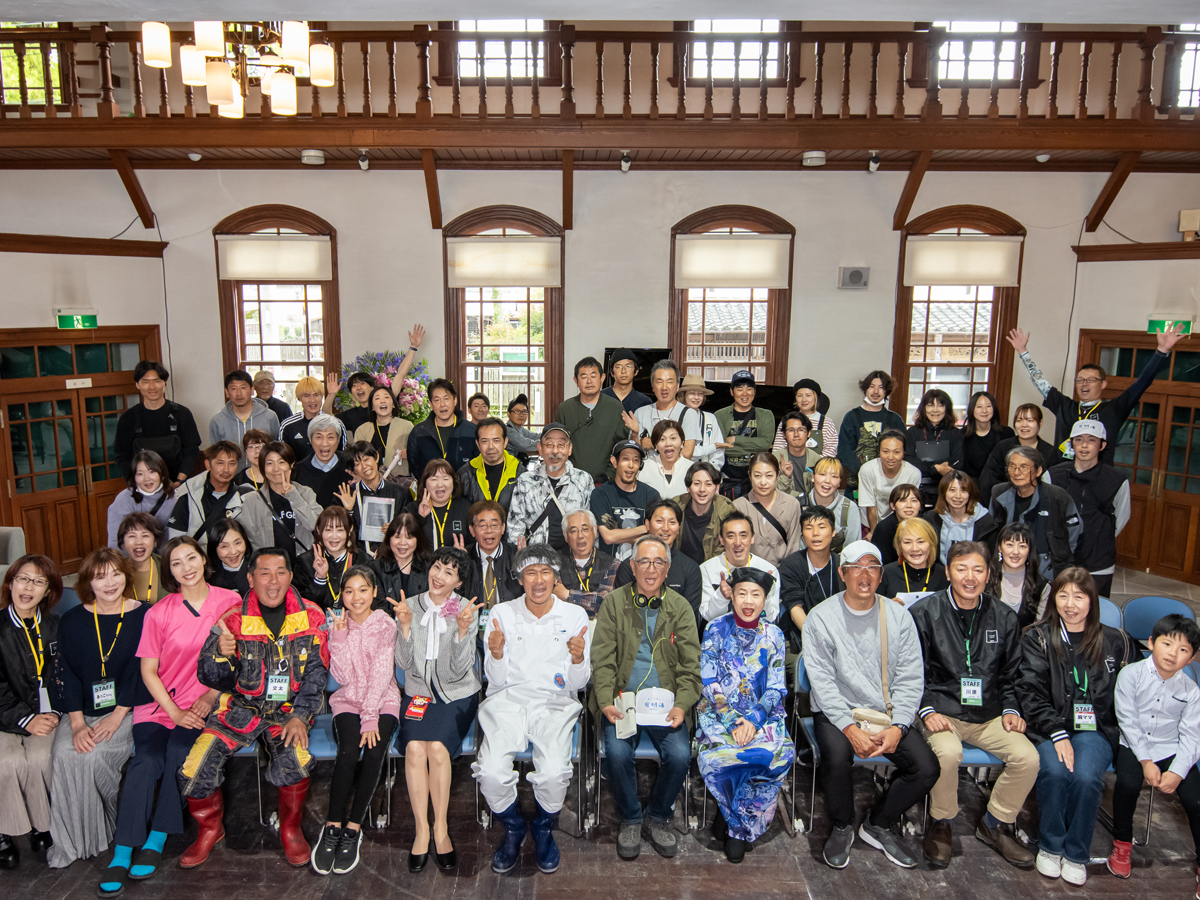 記念写真撮影②（浪漫座ロケ）