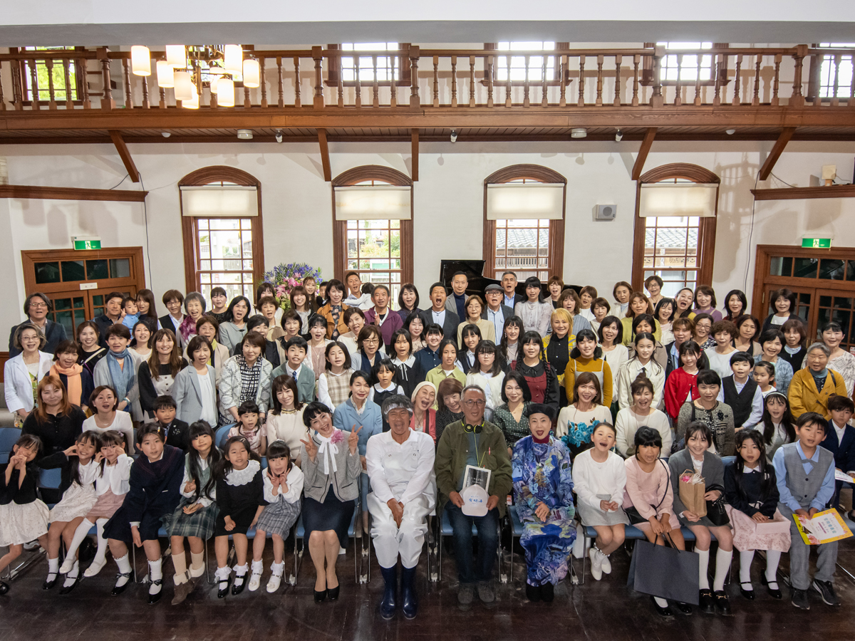 記念写真撮影②（浪漫座ロケ）